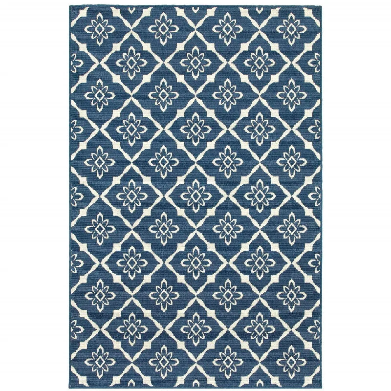 4' X 6' Floral Stain Resistant Outdoor / Indoor Area Rug - Blue / Ivory