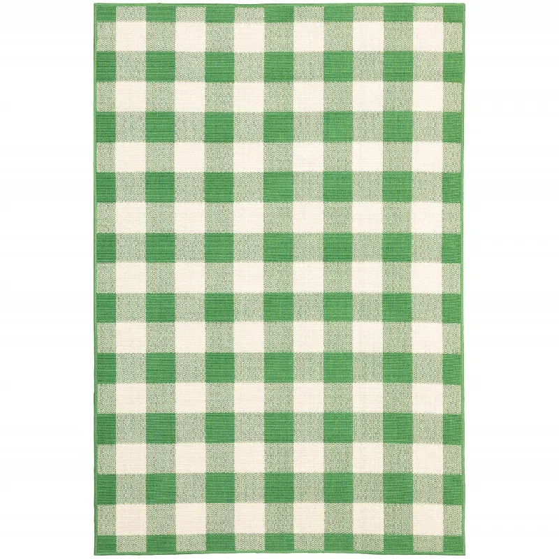 7' X 10' Geometric Stain Resistant Outdoor & Indoor Area Rug - Green / Ivory